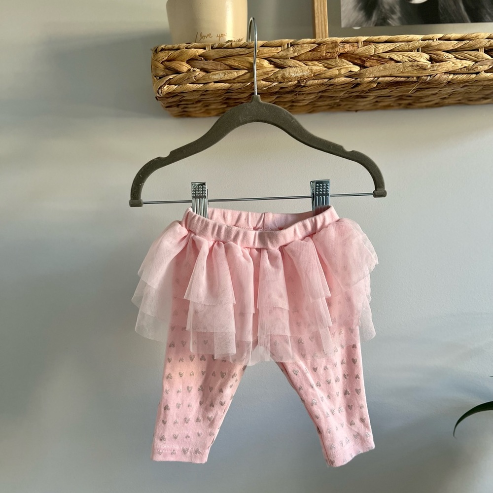 Pink carter’s leggings, valentines leggings, 3m.